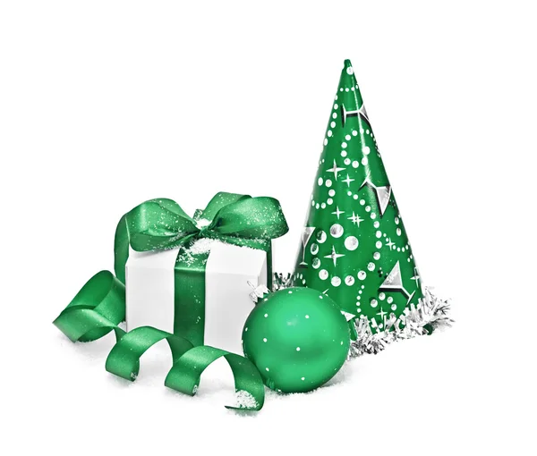 Vánoční dárek a klobouk, míč a stuhou luk — Stock fotografie