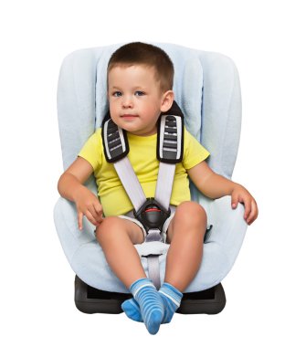 Çocuk bir otomobil Çocuk koltuğuna oturur