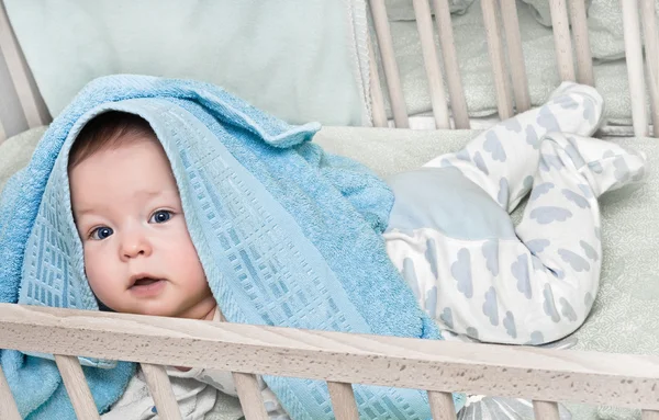 Novorozence a ručník — Stock fotografie