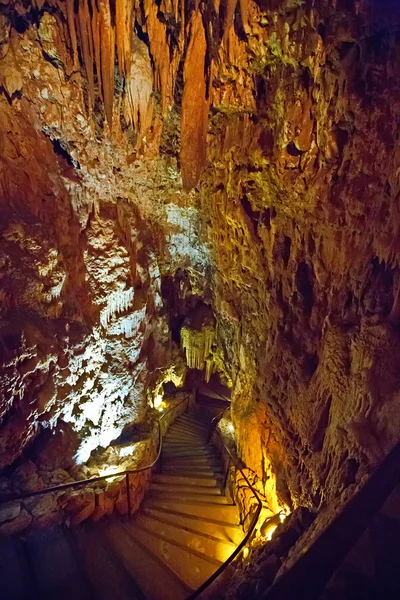 Stalagmiten und Stalaktiten — Stockfoto