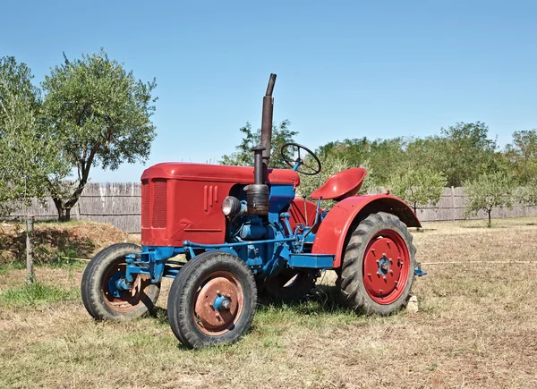 Tractor viejo — Foto de Stock