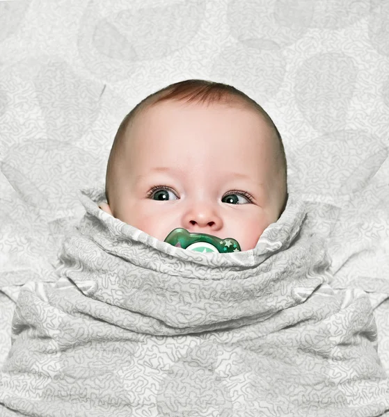 Newborn swaddling — Stock Photo, Image