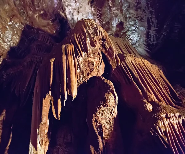 Stalagmiten und Stalaktiten — Stockfoto