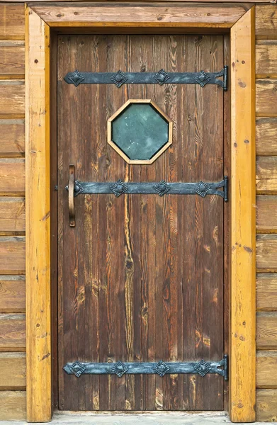 Porta de estilo medieval — Fotografia de Stock