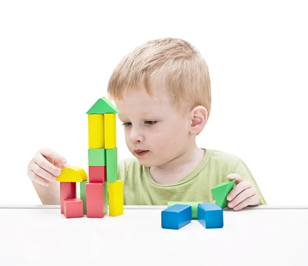 Barn leker med leksak block — Stockfoto