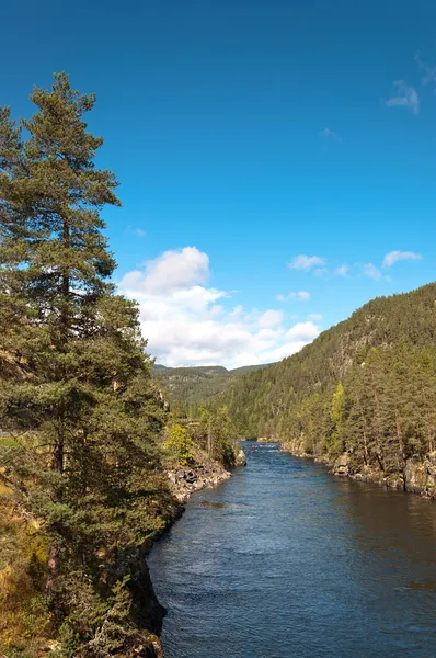 Montañas río — Foto de Stock