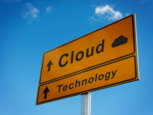 Teknoloji yol işaret bulut. — Stok fotoğraf
