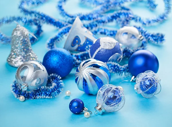 Noel süslemeleri natürmort mavi tonlarında Stok Fotoğraf