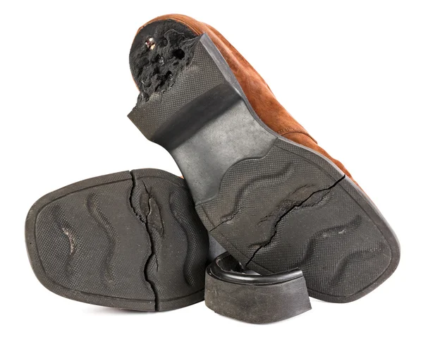 Alte kaputte Schuhe mit rissiger Sohle, isoliert auf weiß — Stockfoto