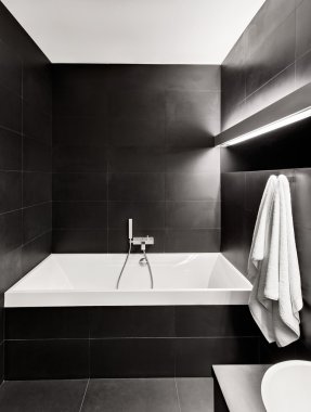 modern mimari tarzı banyo iç siyah ve beyaz tonlarda
