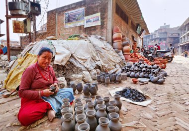BHAKTAPUR, nepal - 5 Nisan: bhaktapur çömlek Pazar 5 Nisan,