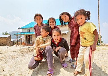 nagarkot, nepal - 5 Nisan: tanımlanamayan oynak nepa portresi