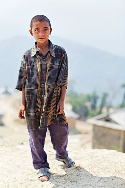 NAGARKOT, NEPAL - 5 AVRIL : Portrait d'un petit Népal non identifié — Photo