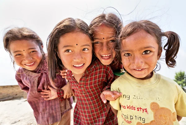 NAGARKOT, NEPAL - 5 DE ABRIL: Retrato de litt lúdico no identificado — Foto de Stock