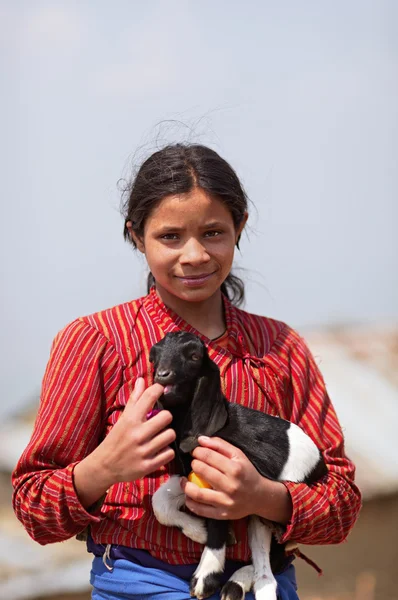 NAGARKOT, NEPAL - ABRIL 5: Retrato do jovem nepalês não identificado Imagens Royalty-Free