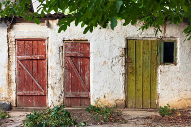 üç eski ahşap antika kapılar plank