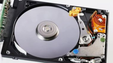 sabit disk sürücü (hdd) çalışma kafa, closeup hareket ile açık