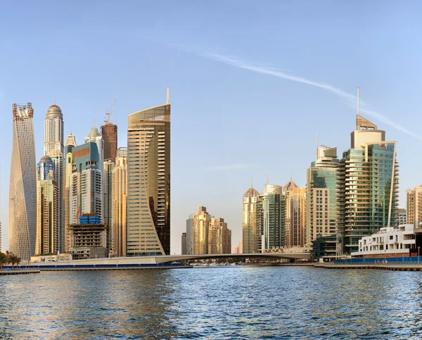 Dubai, Förenade Arabemiraten - 23 oktober: Visa i regionen i dubai - dubai mar — Stockfoto