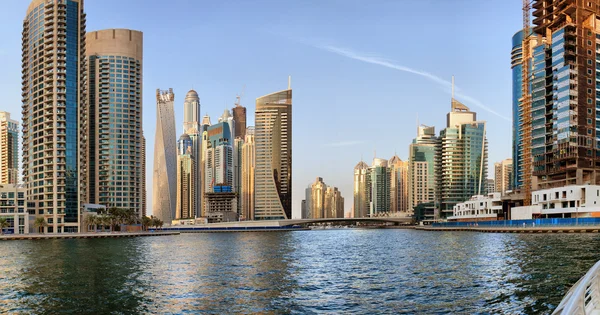 Dubai, Förenade Arabemiraten - 23 oktober: Visa i regionen i dubai - dubai mar — Stockfoto