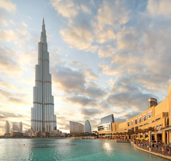 Dubaj, Spojené arabské emiráty - 23. října: burj khalifa, nejvyšší budovy v t — Stock fotografie