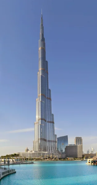 Dubai, UAE - 23 oktober: Burj Khalifa, het hoogste gebouw in t — Stockfoto