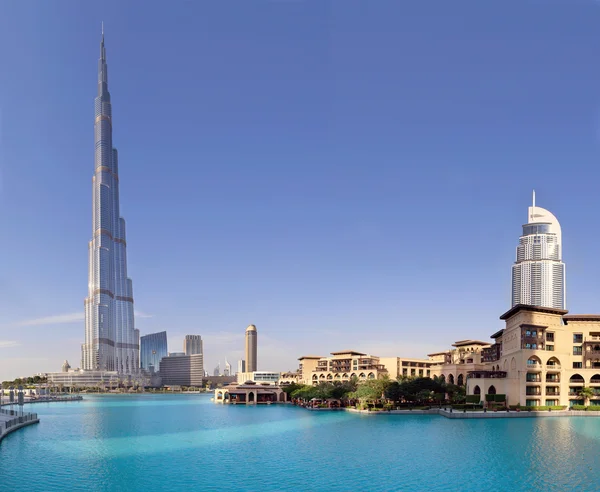 Dubai, UAE - 23 oktober: Burj Khalifa, het hoogste gebouw in t — Stockfoto