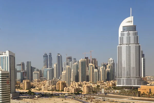 ДУБАЙ, ОАЭ - 23 ОКТЯБРЯ: Address Hotel and Lake Burj Dubai on Oc — стоковое фото