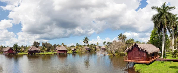 Cuban village on the river — Stock Photo, Image