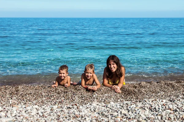 Family on sea beach — Stock Photo, Image