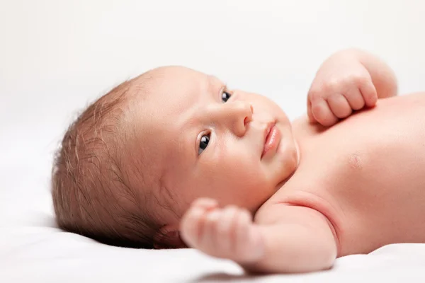 Pequeno bebê recém-nascido bonito criança — Fotografia de Stock