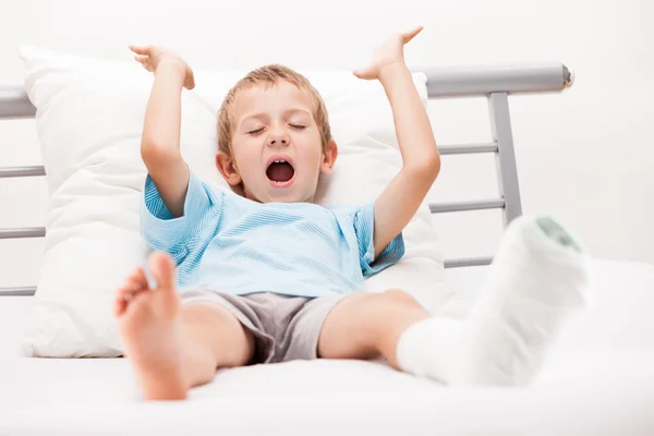 Little child boy with plaster bandage on leg heel fracture or br — Stock Photo, Image