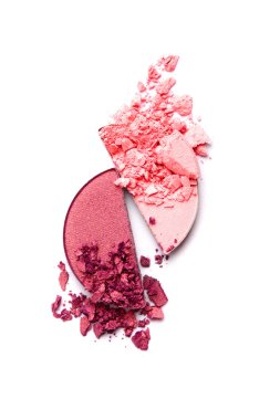 beyaz zemin üzerine pembe ezilmiş göz farı