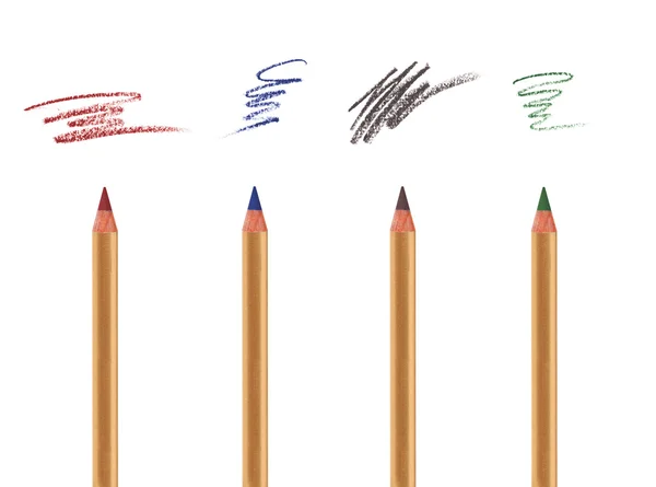 Cuatro lápices cosméticos aislados en blanco con trazos de muestra. Revestimiento de ojos, cejas y labios . — Foto de Stock