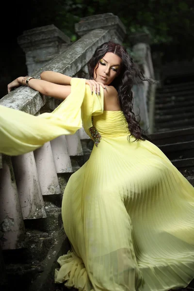 Young beautiful woman on the stairs — Stock Photo, Image