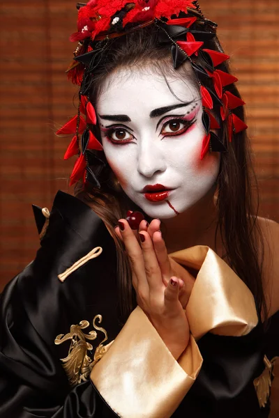 Woman in traditional eastern costume — Stock Photo, Image