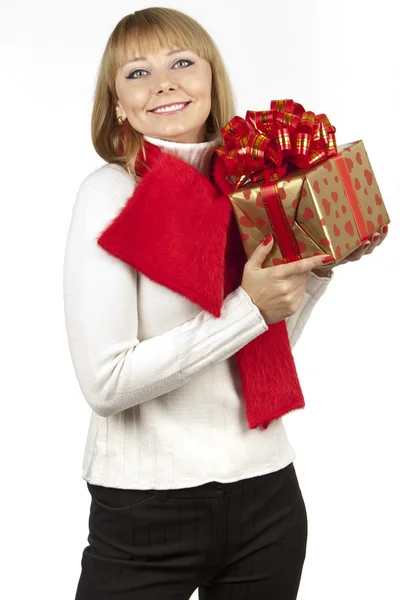 Mujer sosteniendo dando un regalo —  Fotos de Stock