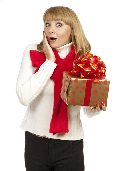 Mujer sosteniendo dando un regalo —  Fotos de Stock