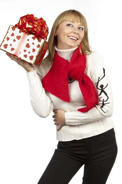 Mujer sosteniendo dando un regalo —  Fotos de Stock