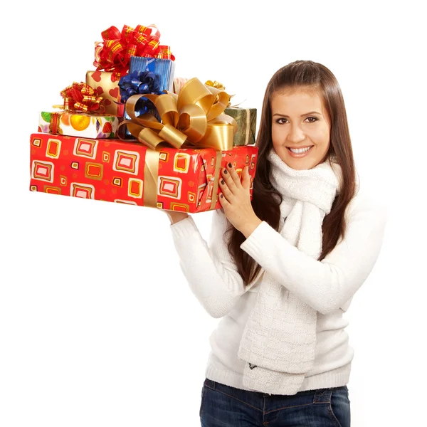 Giovane ragazza bruna in possesso di regali — Foto Stock
