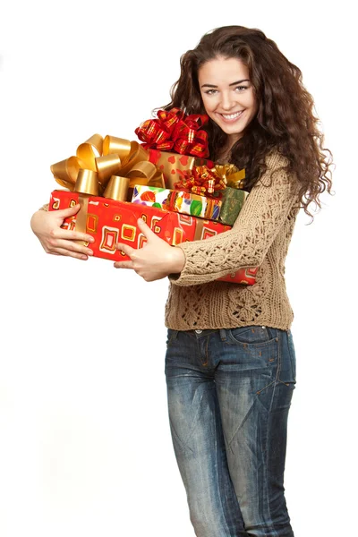 Mooie brunette bedrijf geschenken — Stockfoto