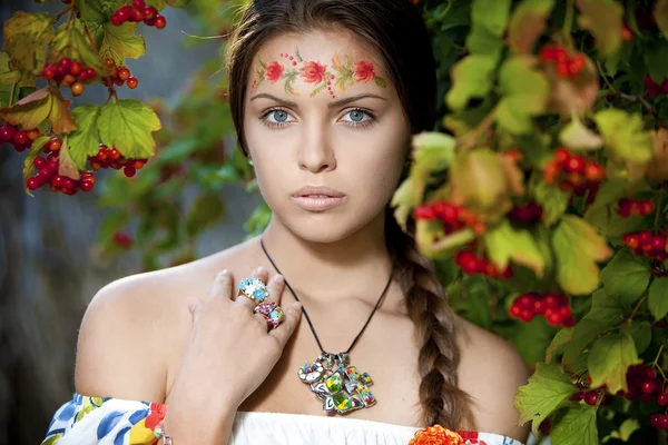 Beautifu ukrainian girl in traditional dress outdoors — Stock Photo, Image