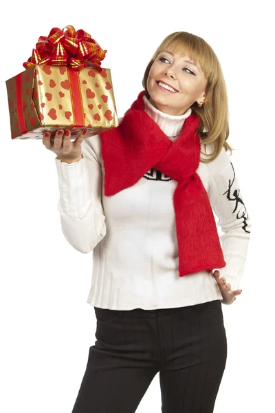 Mujer sosteniendo dando un regalo —  Fotos de Stock