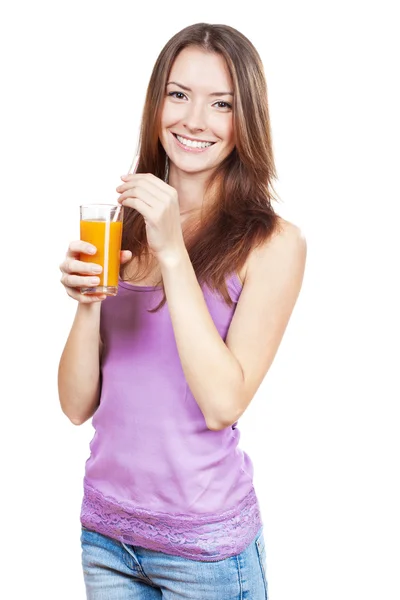 Schöne brünette Frau mit einem Glas Saft — Stockfoto