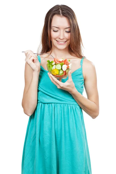 Mulher segurando prato de salada vegetal — Fotografia de Stock