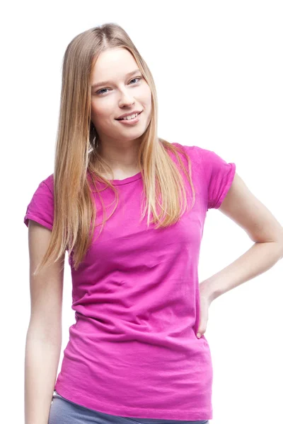 Ung vacker kvinna som bär Rosa t-shirt — Stockfoto