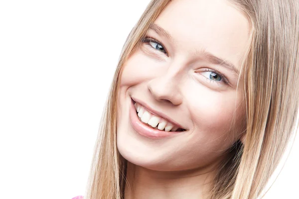 Bela sorrindo jovem mulher — Fotografia de Stock