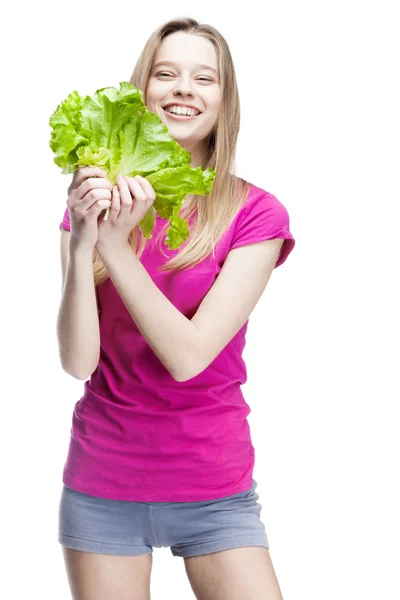 Mladá krásná blonďatá žena drží salát — Stock fotografie