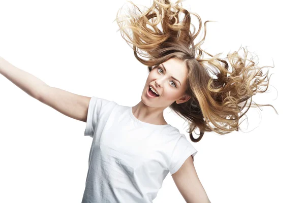 Divertente giovane donna con i capelli volanti — Foto Stock