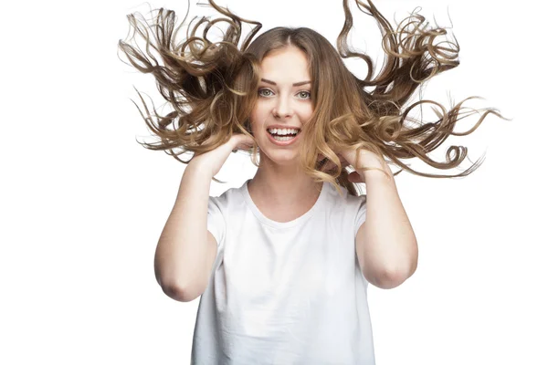 Lustige junge Frau mit fliegendem Haar — Stockfoto