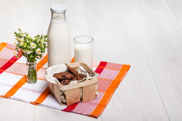 Milk bottle and glass on wooden background — Stock Photo, Image